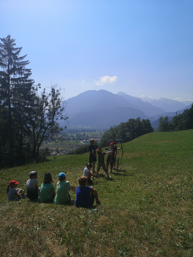 Bogenschiessen und schleichen